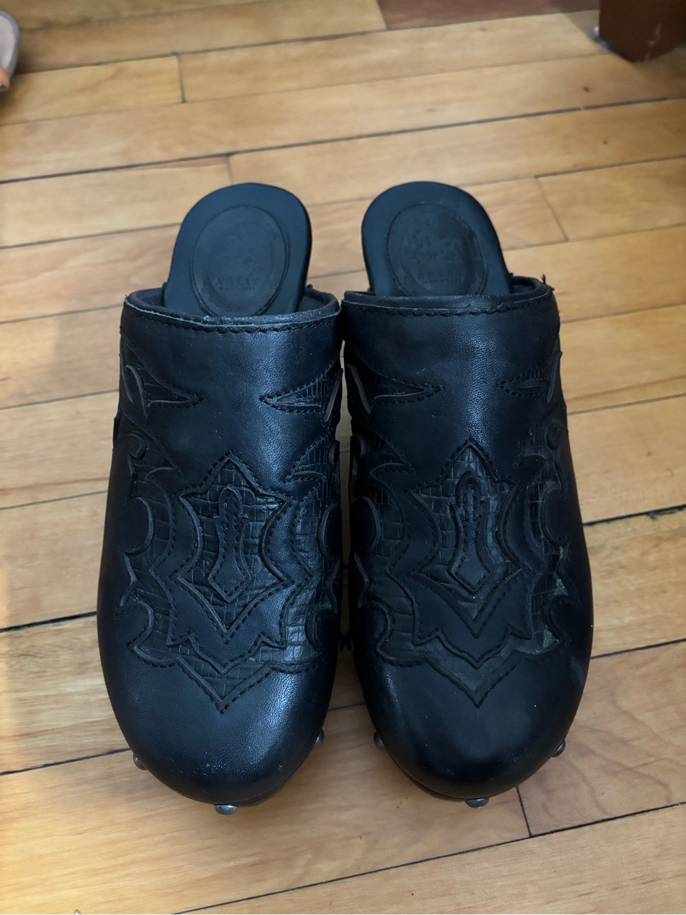 Ariat Black Embossed Leather Slip-On Clogs size 8B